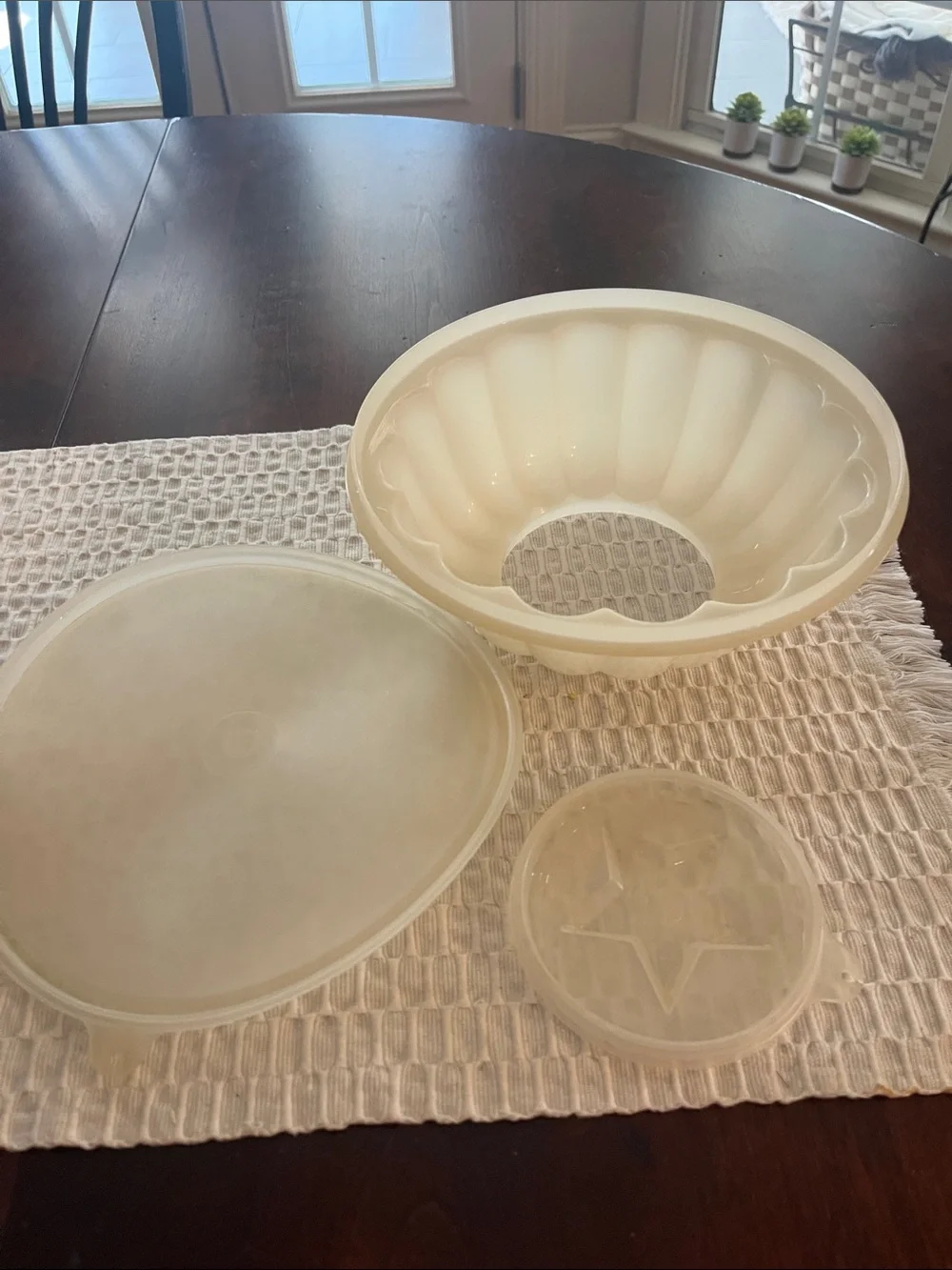Tupperware Jell-O mold